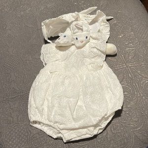 Cute little 3pc Onesies Set w/shoe’s & hat